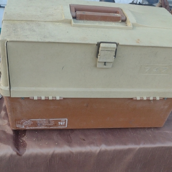 Vintage Two-Tone Jumbo 747 Tackle /Bait Toolbox - Picture 1 of 3